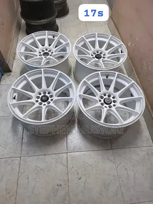 Magurudumu ya Universal Kh 17-inch Offset