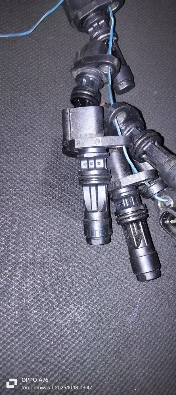 Camshaft Sensor for Nissan YD25 Engine - 1
