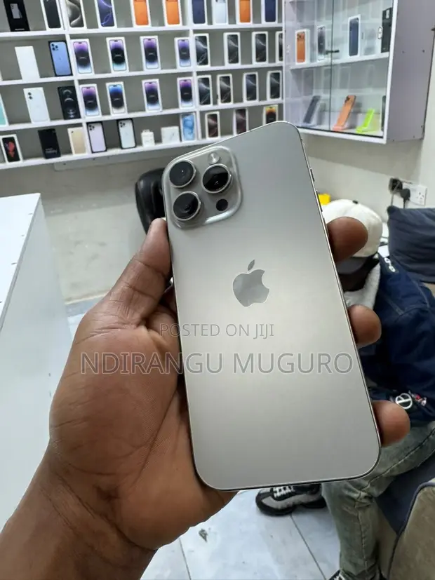 Apple iPhone 16 Pro Max 256GB Gray - 1