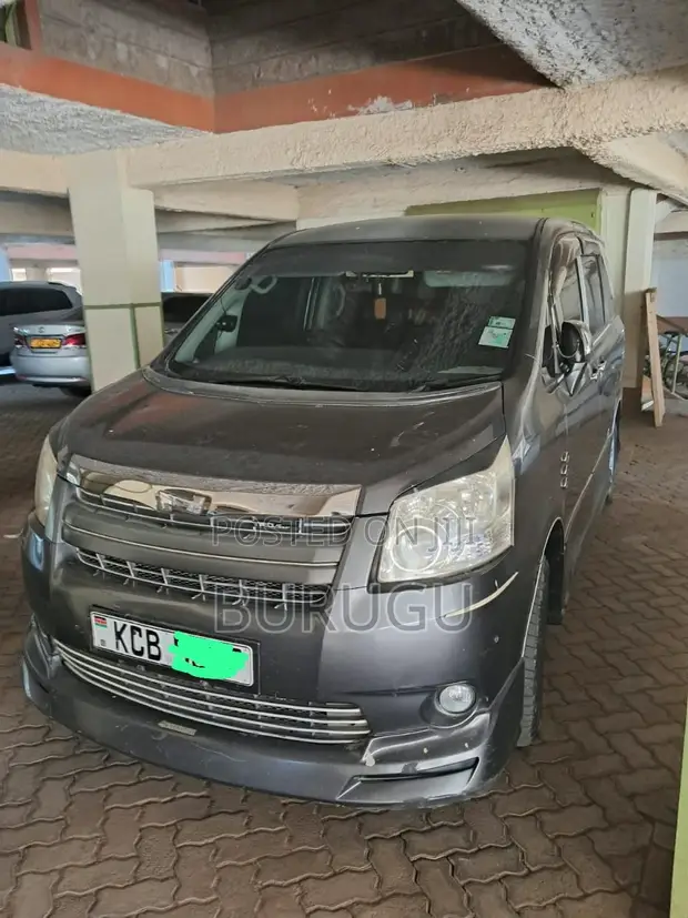 Toyota Voxy 2007 Silver - 1