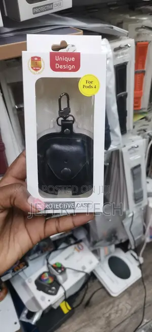 Kifaa cha Kinga Nyeusi cha Faux-Leather kwa AirPods 4