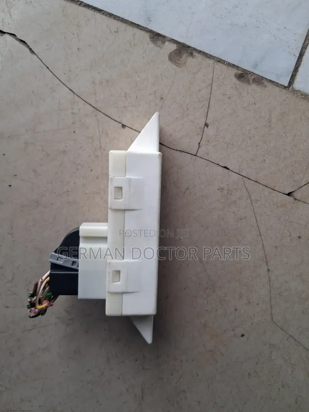 Mercedes-Benz W166 Electronic Fuel Pump Control Module - 1