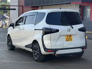 Toyota Sienta 2016 Nyeupe