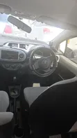 Toyota Vitz 2012 Nyeusi - 2