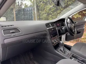 Volkswagen Golf 2019 Nyeupe