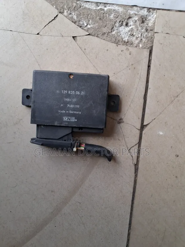 Mercedes-Benz R129 Remote Locking Module (1990-1995) - 1