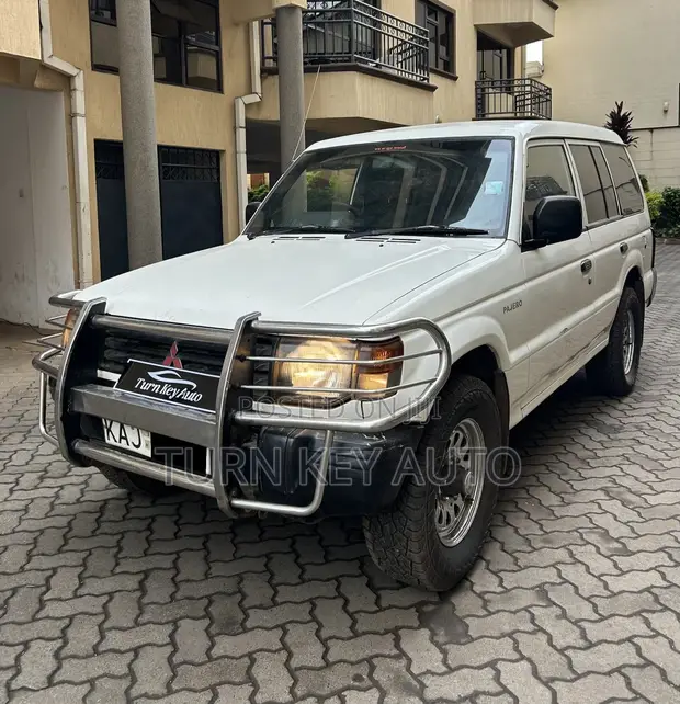 Mitsubishi Pajero Junior 1998 White - 1