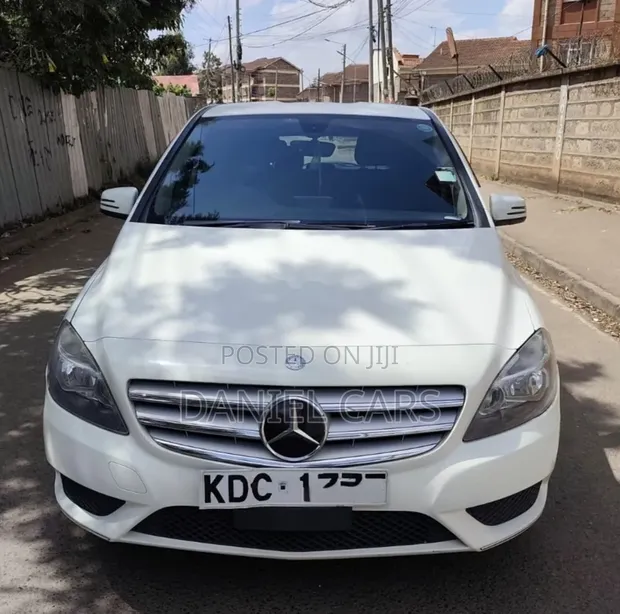 Mercedes-Benz B-Class B180 2014 Nyeupe - 1