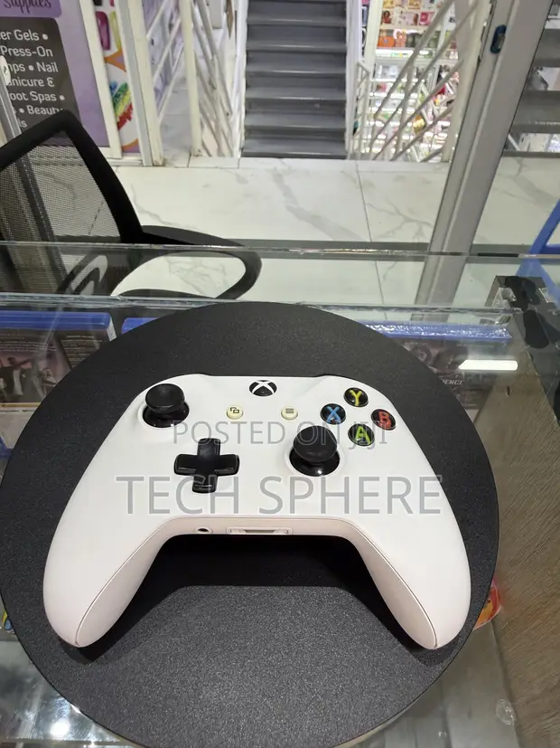 Used Xbox One Wireless Controller - 1