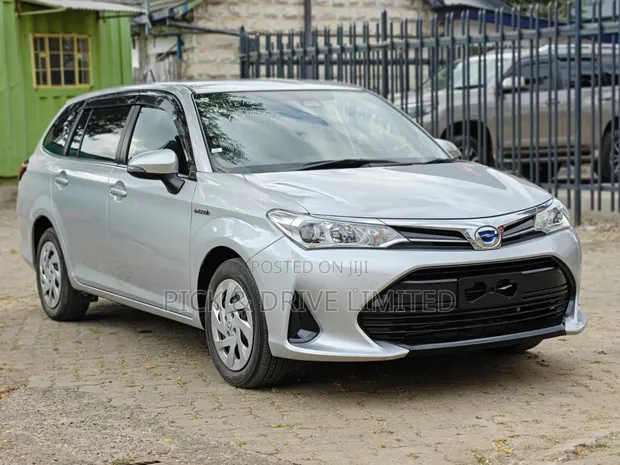Toyota Corolla Fielder 2019 Silver - 1