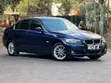 BMW 320i Sedan RWD 2011 Bluu - 4