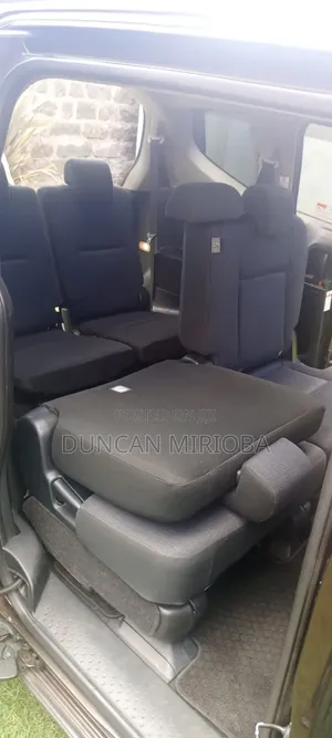 Toyota Sienta 2016 Brown