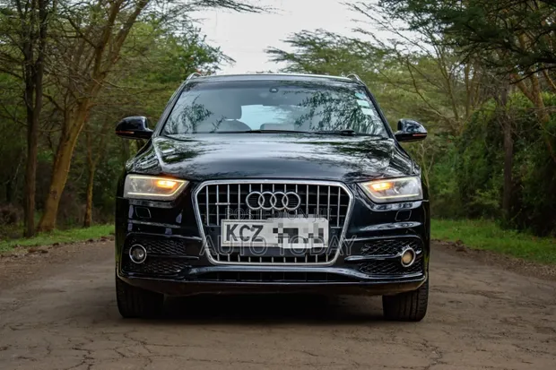 2013 Audi Q3 2.0 TFSI quattro Black - 1