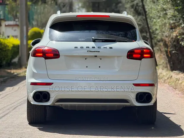 Porsche Cayenne 2016 White - 1