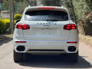 Porsche Cayenne 2016 Nyeupe