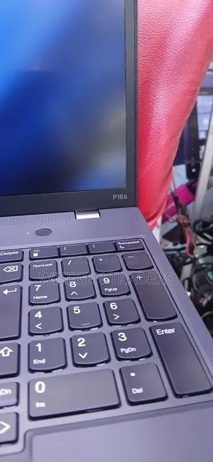 Laptopi ya Lenovo ThinkPad P15s - 32GB RAM, AMD Ryzen 7, 1TB SSD