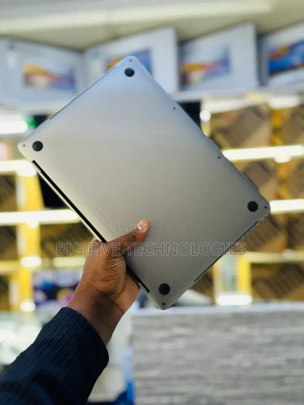 Apple MacBook Pro 2018 13-inch 16GB RAM 256GB SSD - 1
