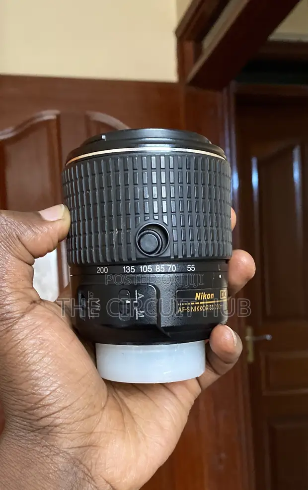 Nikon DX 55-200mm f/4 Telephoto Lens - 1