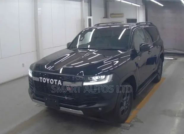 Toyota Land Cruiser LC300 2023 Black - 1
