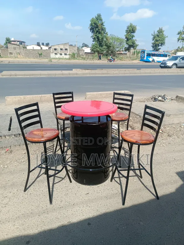 Seti ya Baa ya Mahogany: Viti vya Mviringo na Meza ya Ngoma - 1
