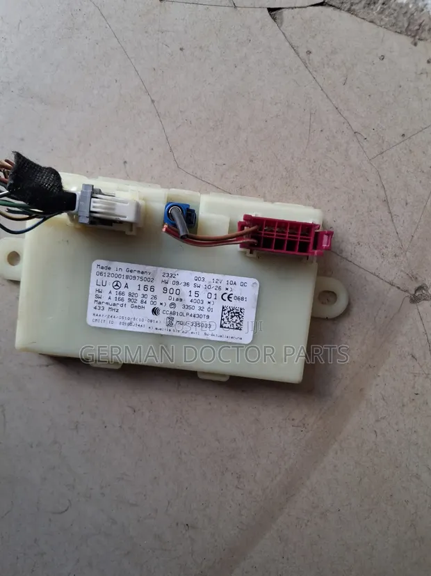 Mercedes-Benz W166 Keyless Go Control Module - 1