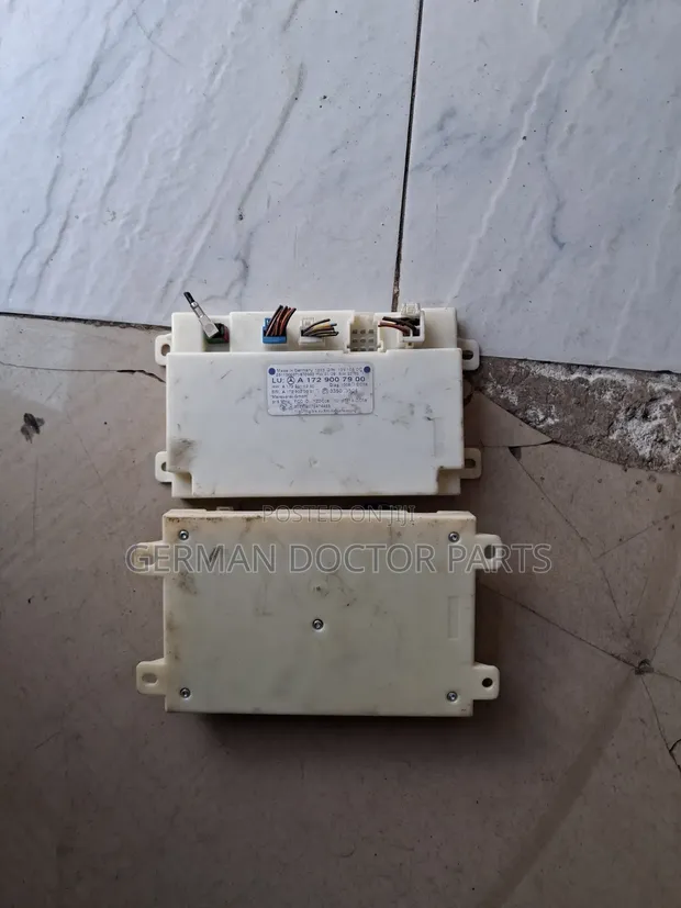 Mercedes-Benz W212 Keyless Go Control Module - 1