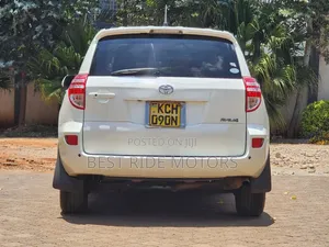 Toyota RAV4 2009 White