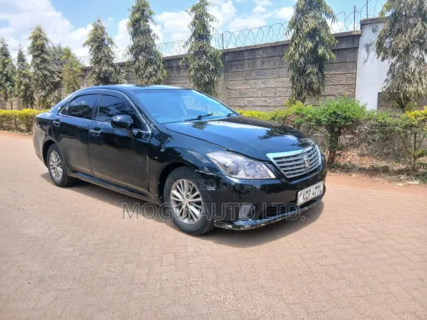 Toyota Crown 2010 Black - 1