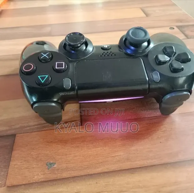 Sony PS4 Controller - 1