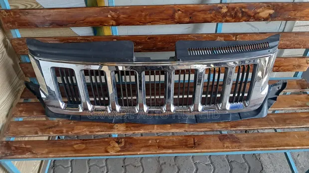 Jeep Grand Cherokee Grill (Used) - 1