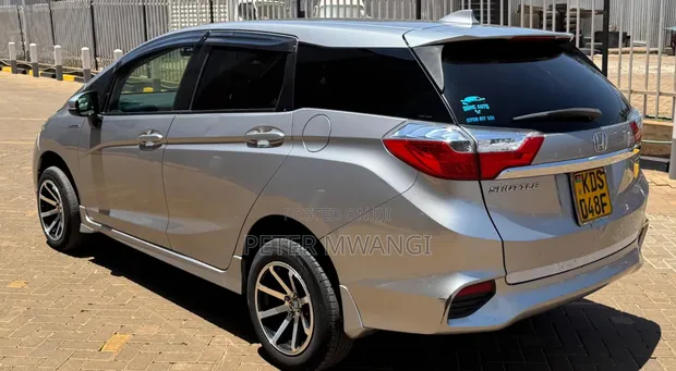 Honda Fit Shuttle 2017 Silver - 1