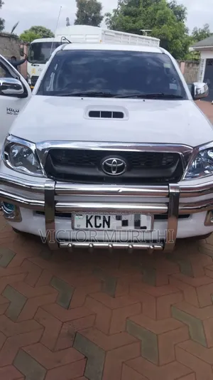 Toyota Hilux Vigo Invincible 2011 Nyeupe