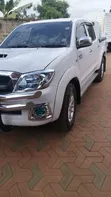Toyota Hilux Vigo Invincible 2011 Nyeupe - 2