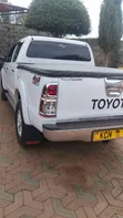 Toyota Hilux Vigo Invincible 2011 Nyeupe - 3