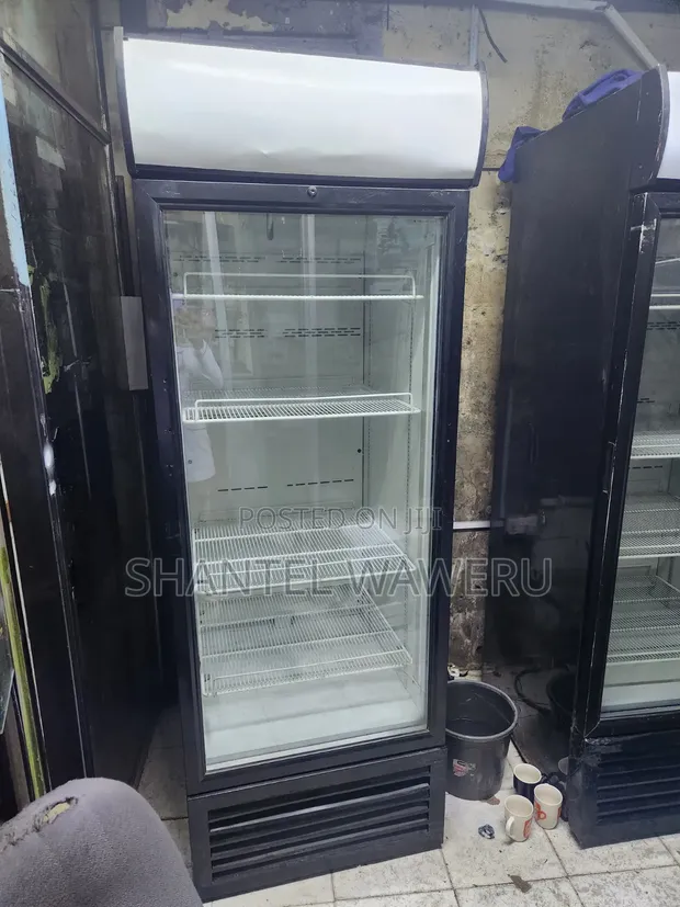 Aapproved Clean 650litres Cnpy Display Fridge - 1