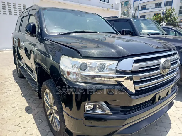 Toyota Land Cruiser V8 2019 Nyeusi - 1