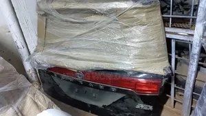 Boot ya Nissan Elgrand