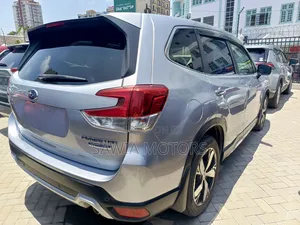 Subaru Forester Premium AWD 2020 Nyeupe