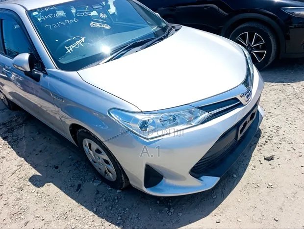 Toyota Corolla Fielder 1.5 Hybrid FWD 2019 Silver - 1