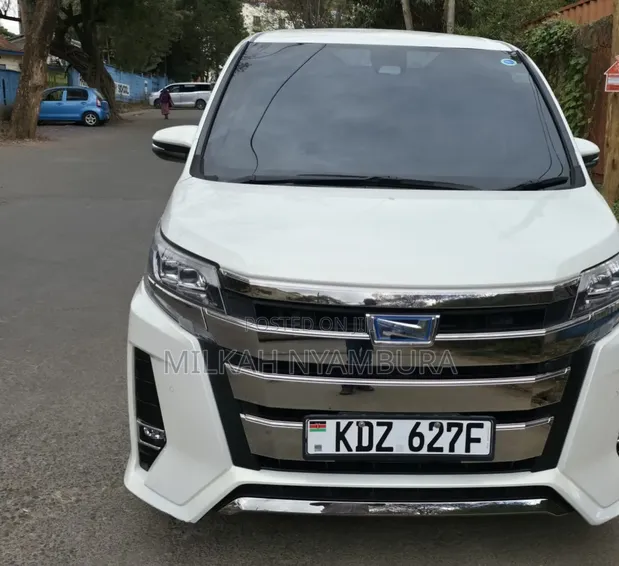 Toyota Noah 2019 White - 1