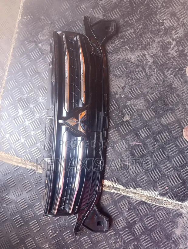 Mitsubishi Mirage G4 Grille - Used - 1