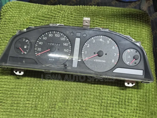 Toyota Premio Dashboard Clock (Old Model) - 1