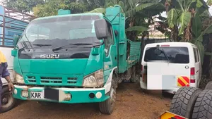Isuzu NQR Recovery Truck 2005