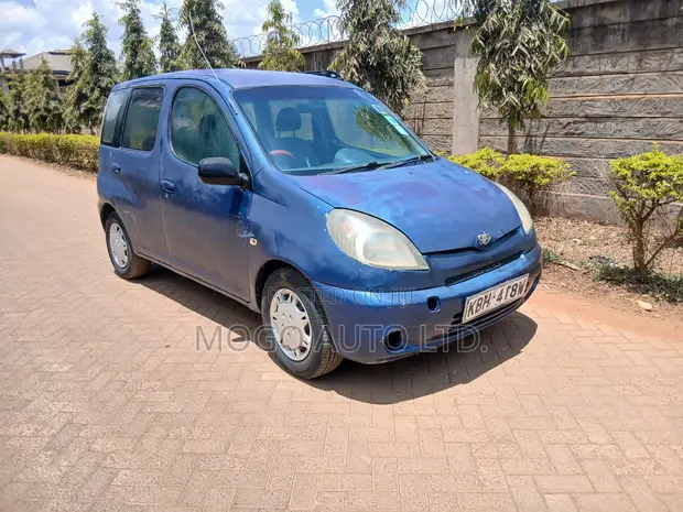Toyota Fun Cargo 2002 Bluu - 1