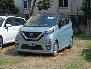Nissan Dayz Highway Star 2019 Blue