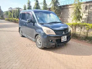 Mitsubishi Delica Station Wagon 2011 Black