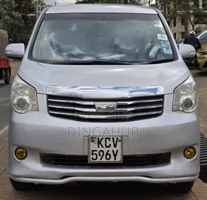 Toyota Noah 2012 Silver