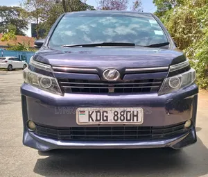Toyota Noah 2015 Maroon