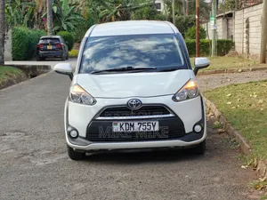 Toyota Sienta 2017 White