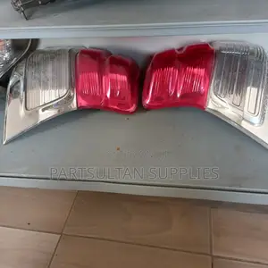 Taa ya Nyuma ya Toyota Land Cruiser Prado (Iliyotumika)